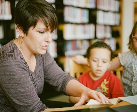 Benefits of decodable Decidavke books for first graders and preschoolers